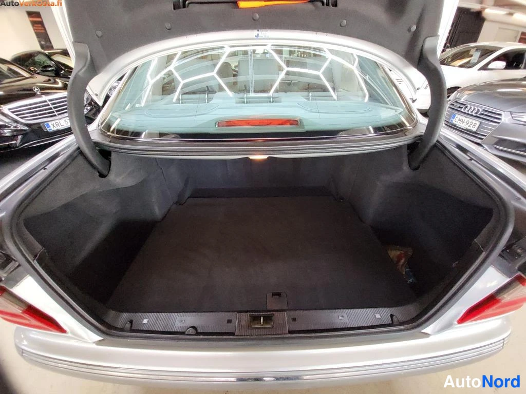 Harmaa Mercedes-Benz E 220 CDI 2000, tavaratila, kuva 14