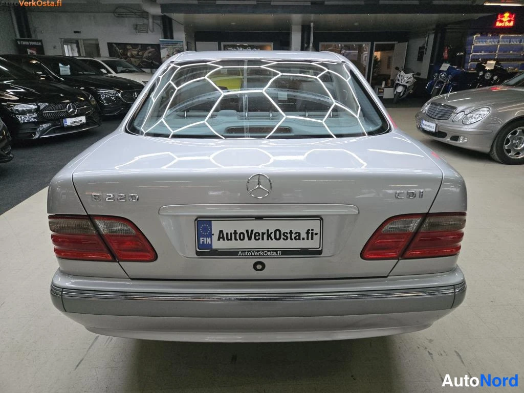 Harmaa Mercedes-Benz E 220 CDI 2000, takaa, kuva 6