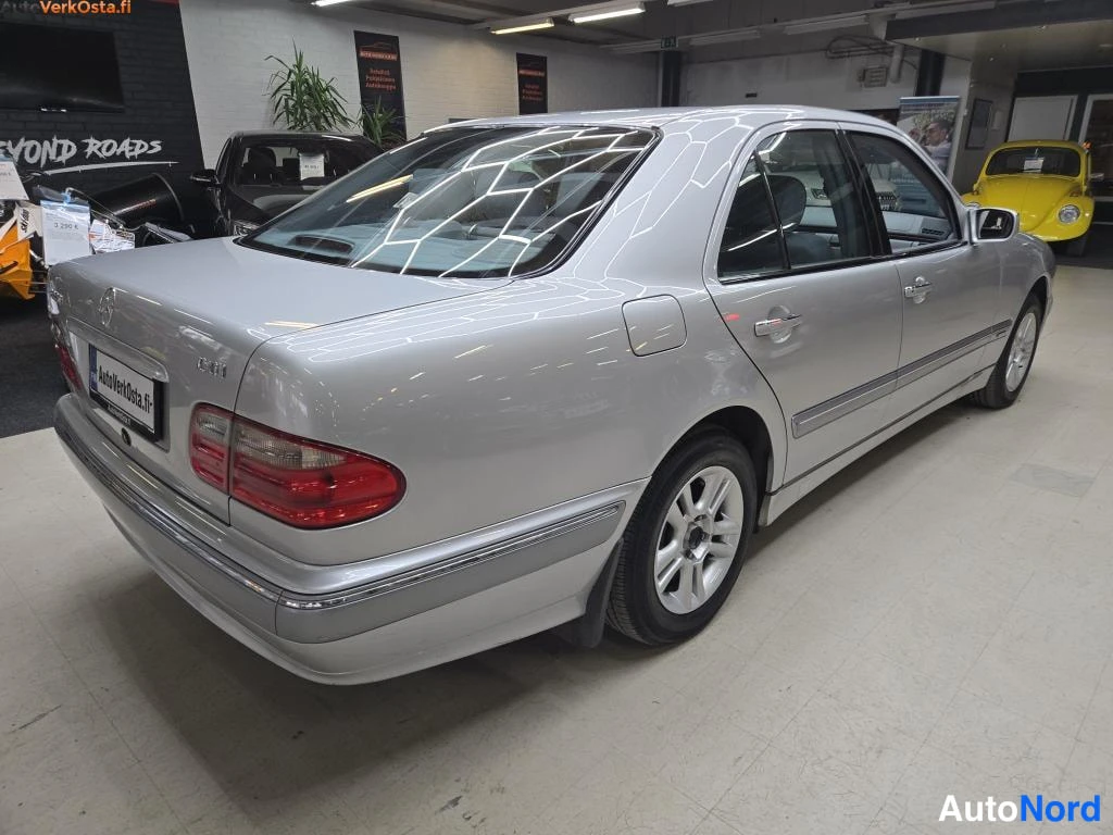 Harmaa Mercedes-Benz E 220 CDI 2000, takaviisto, kuva 5