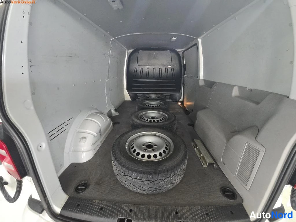 Valkoinen Volkswagen Transporter 2016, tavaratila, kuva 12