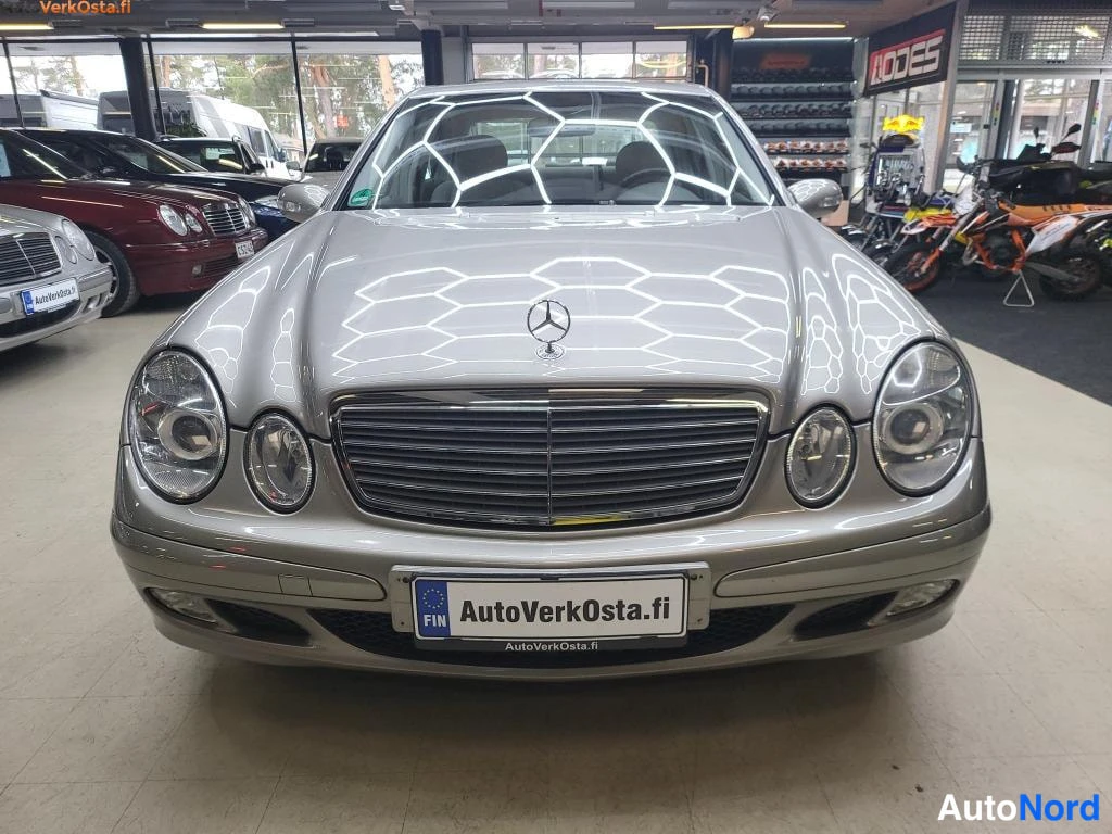 Harmaa Mercedes-Benz E 200 2003, edestä, kuva 3