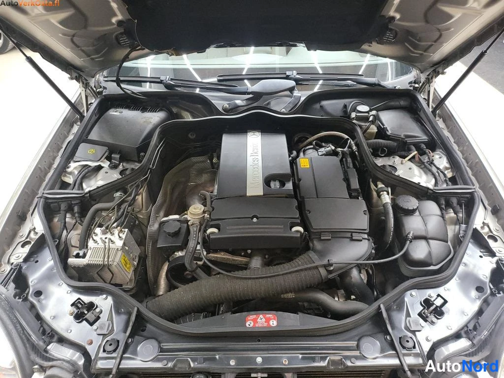 Harmaa Mercedes-Benz E 200 2003, moottoritila, kuva 15
