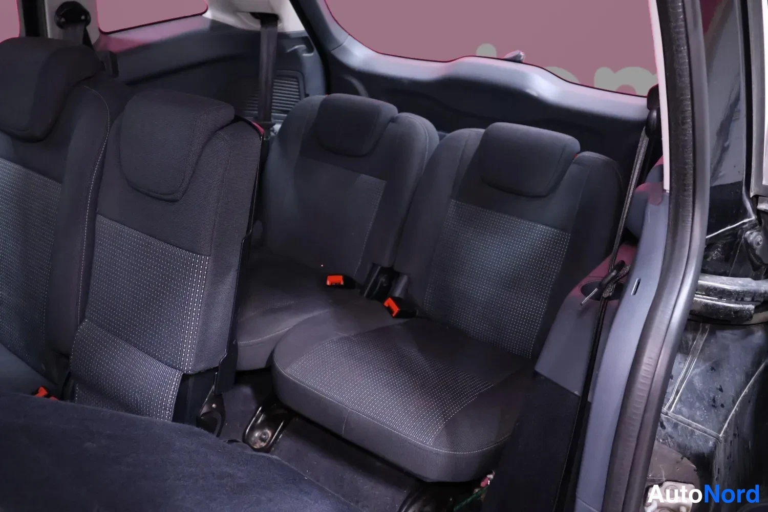 Musta Ford Grand C-Max 2011, takaistuimet, kuva 11