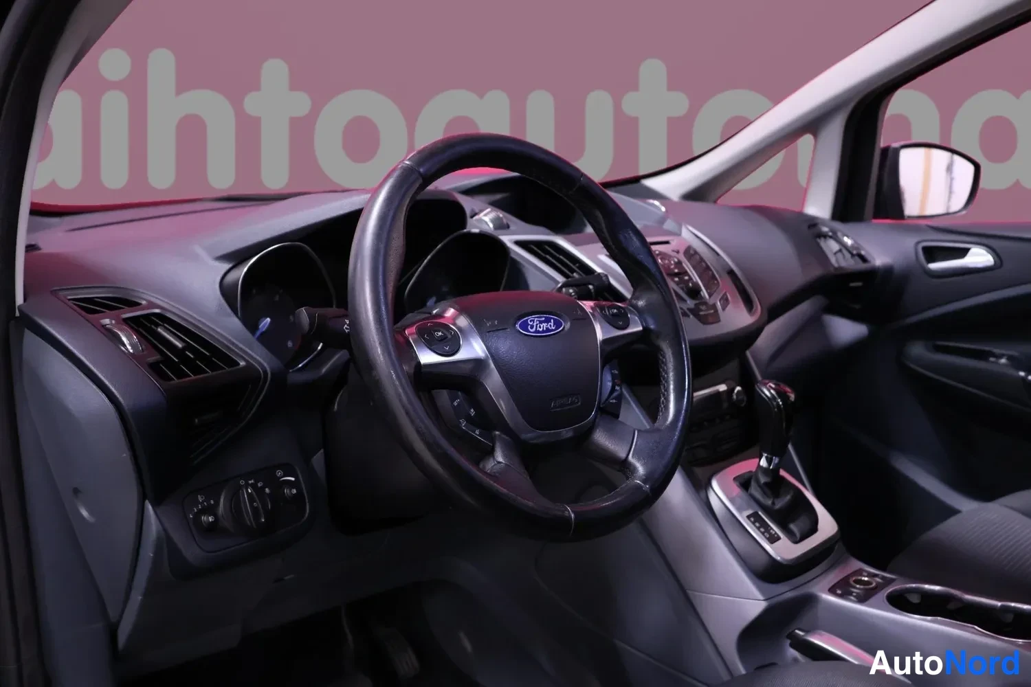 Musta Ford Grand C-Max 2011, ohjaamo, kuva 7