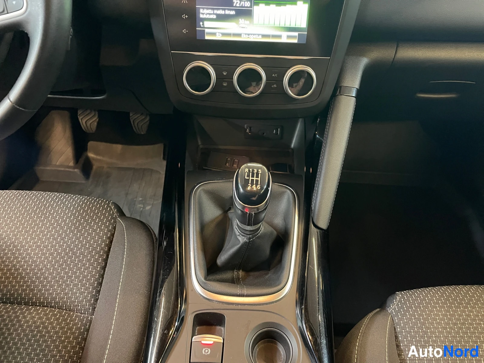 Punainen Renault Kadjar 2019, yksityiskohta, kuva 20