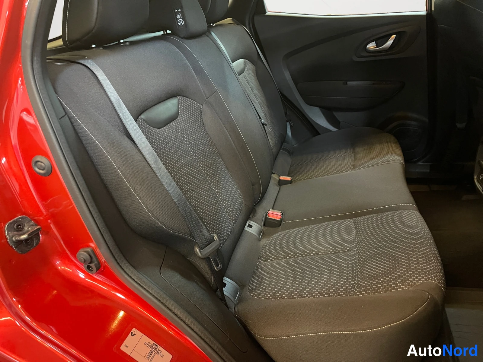 Punainen Renault Kadjar 2019, takaistuimet, kuva 14