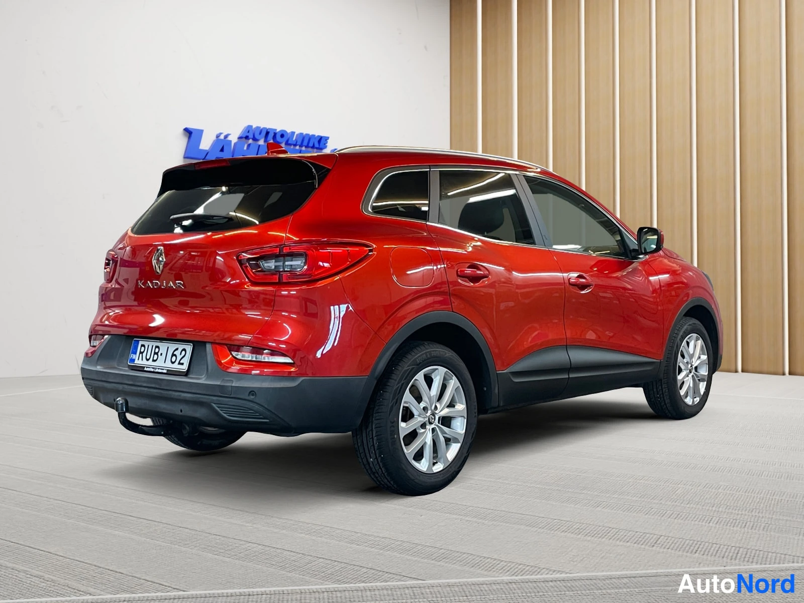 Punainen Renault Kadjar 2019, takaviisto, kuva 6
