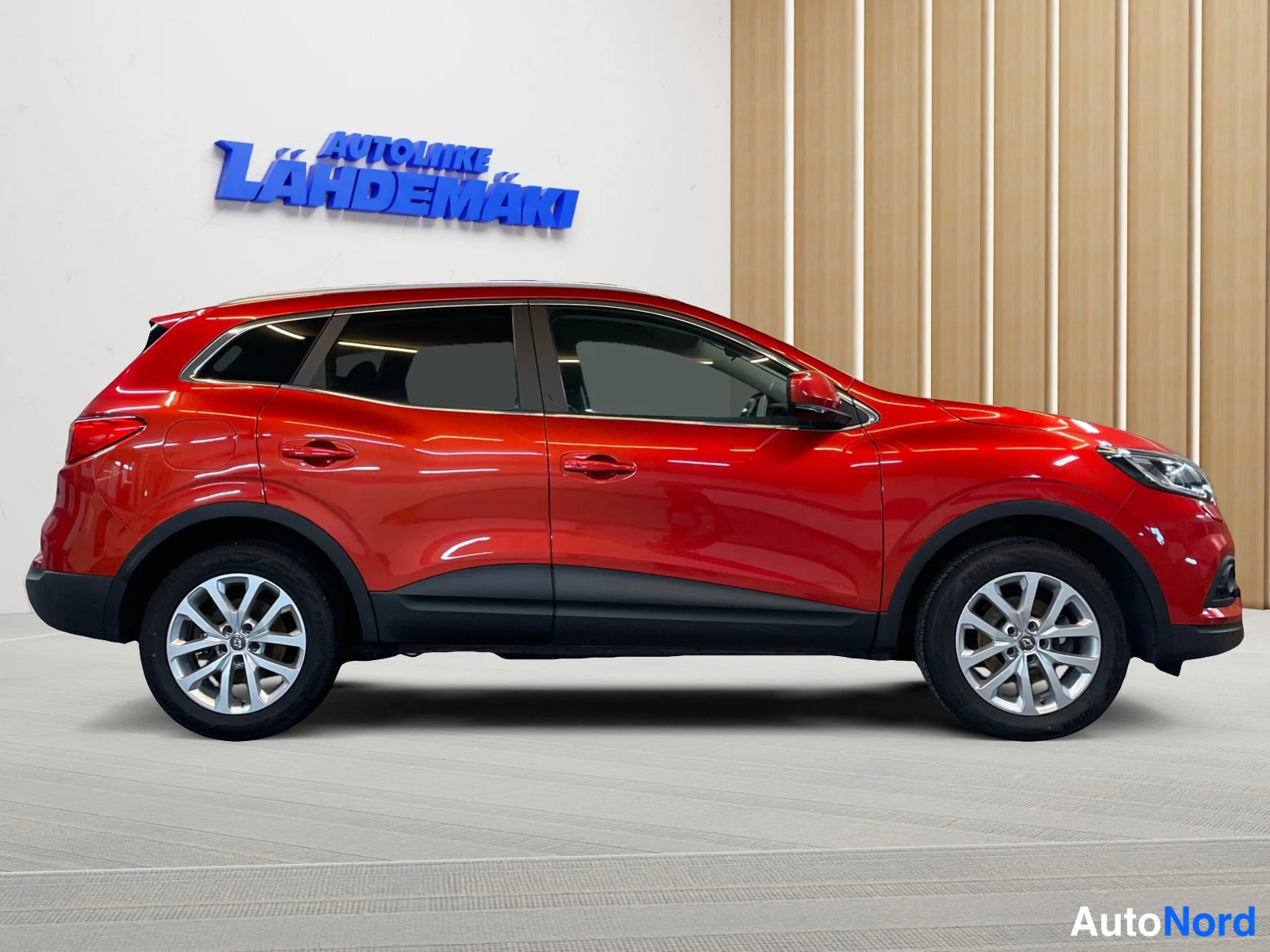 Punainen Renault Kadjar 2019, sivulta, kuva 4