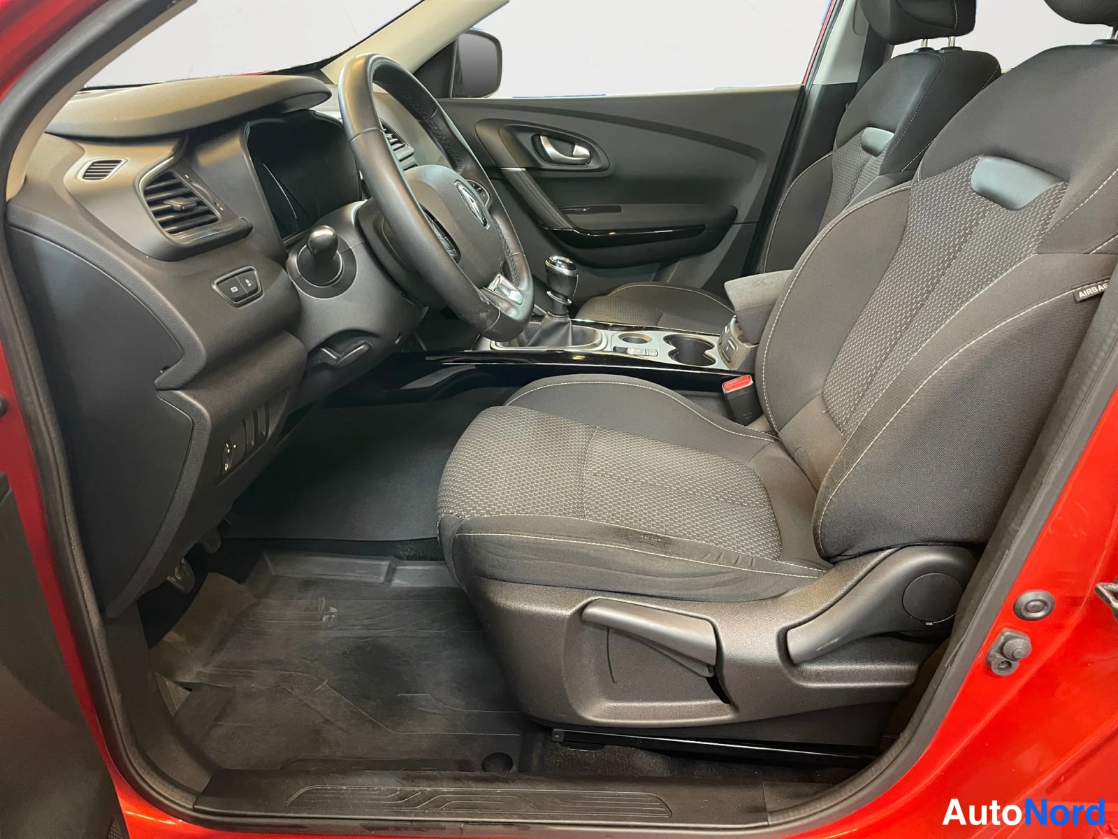 Punainen Renault Kadjar 2019, ohjaamo, kuva 10