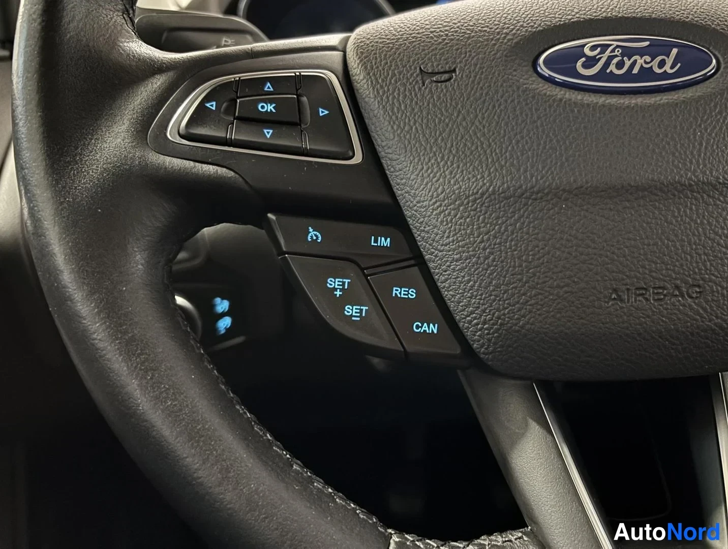 Harmaa Ford Focus 2015, yksityiskohta, kuva 16