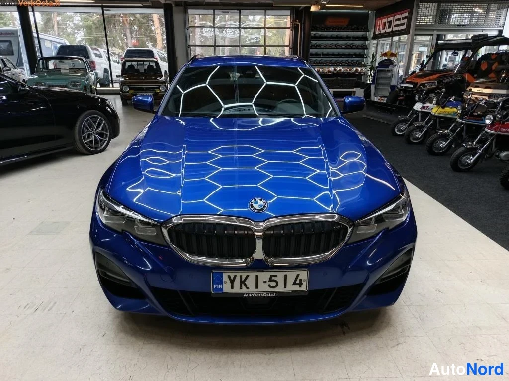 Sininen BMW 320d xDrive 2020, edestä, kuva 4