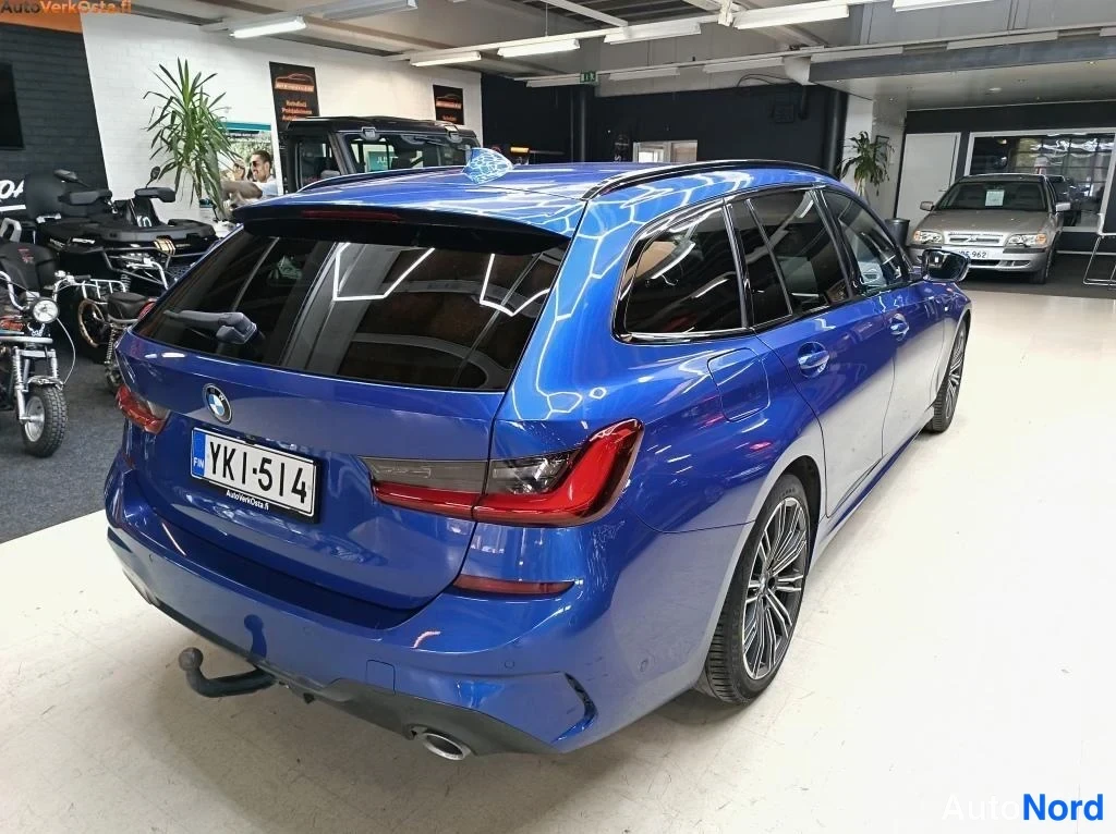 Sininen BMW 320d xDrive 2020, takaviisto, kuva 7