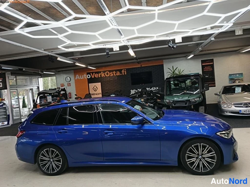 Sininen BMW 320d xDrive 2020, etuviisto, keula oikealle, kuva 3