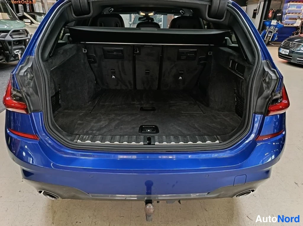 Sininen BMW 320d xDrive 2020, tavaratila, kuva 16