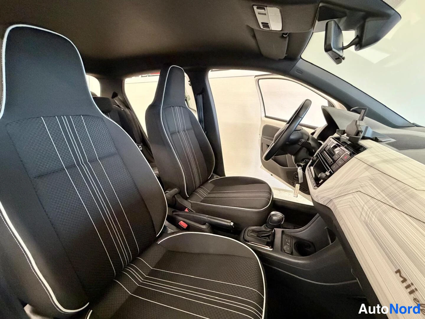Valkoinen Seat Mii Electric 2021, etuistuimet, kuva 11