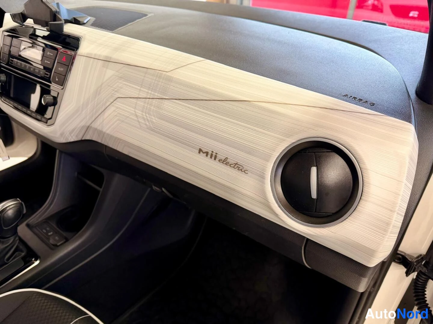 Valkoinen Seat Mii Electric 2021, yksityiskohta, kuva 17