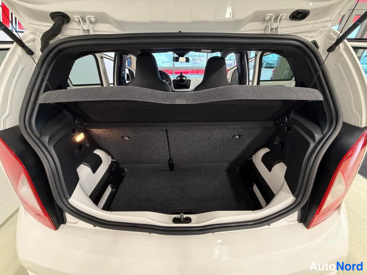 Valkoinen Seat Mii Electric 2021, tavaratila, kuva 14