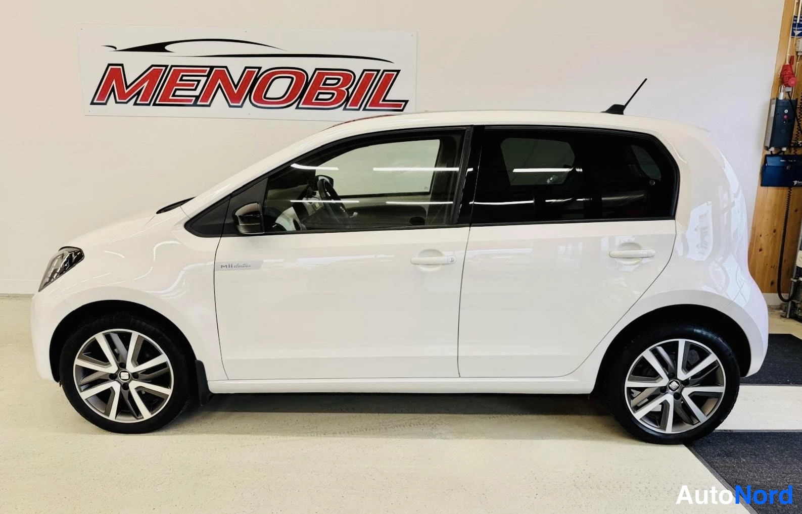 Valkoinen Seat Mii Electric 2021, sivulta, kuva 4