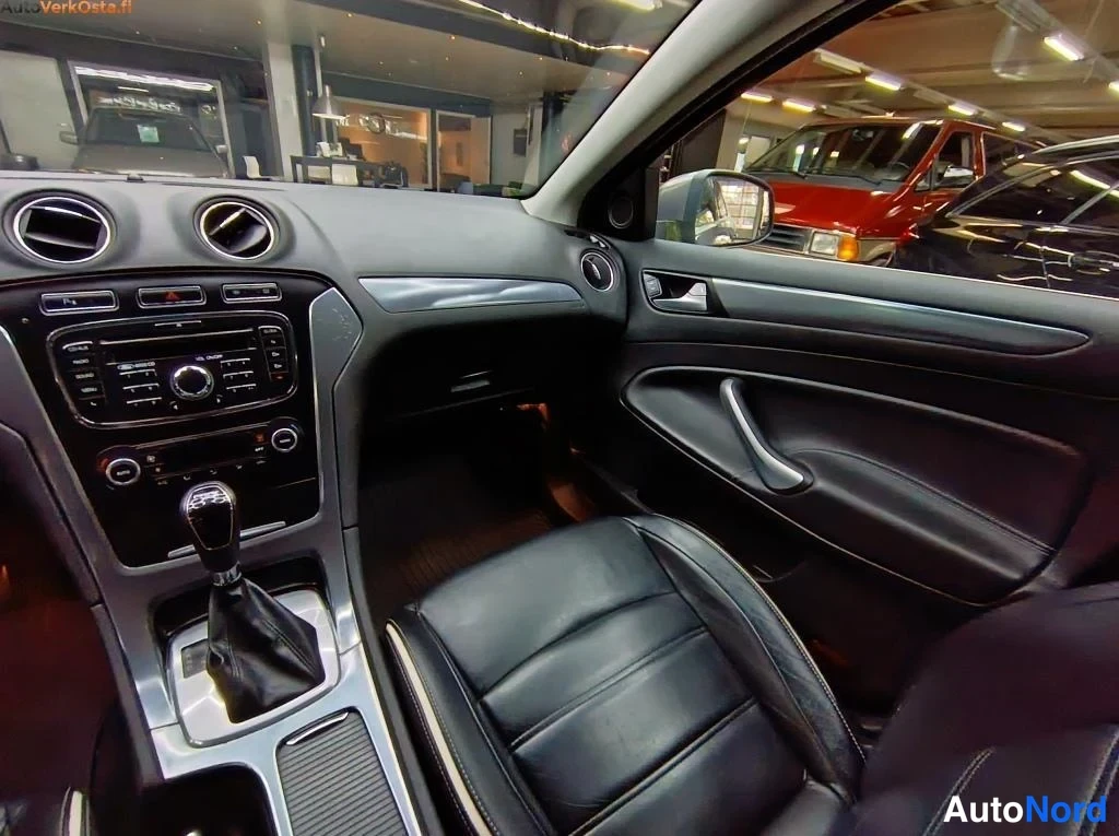 Harmaa Ford Mondeo 2012, ohjaamo, kuva 10