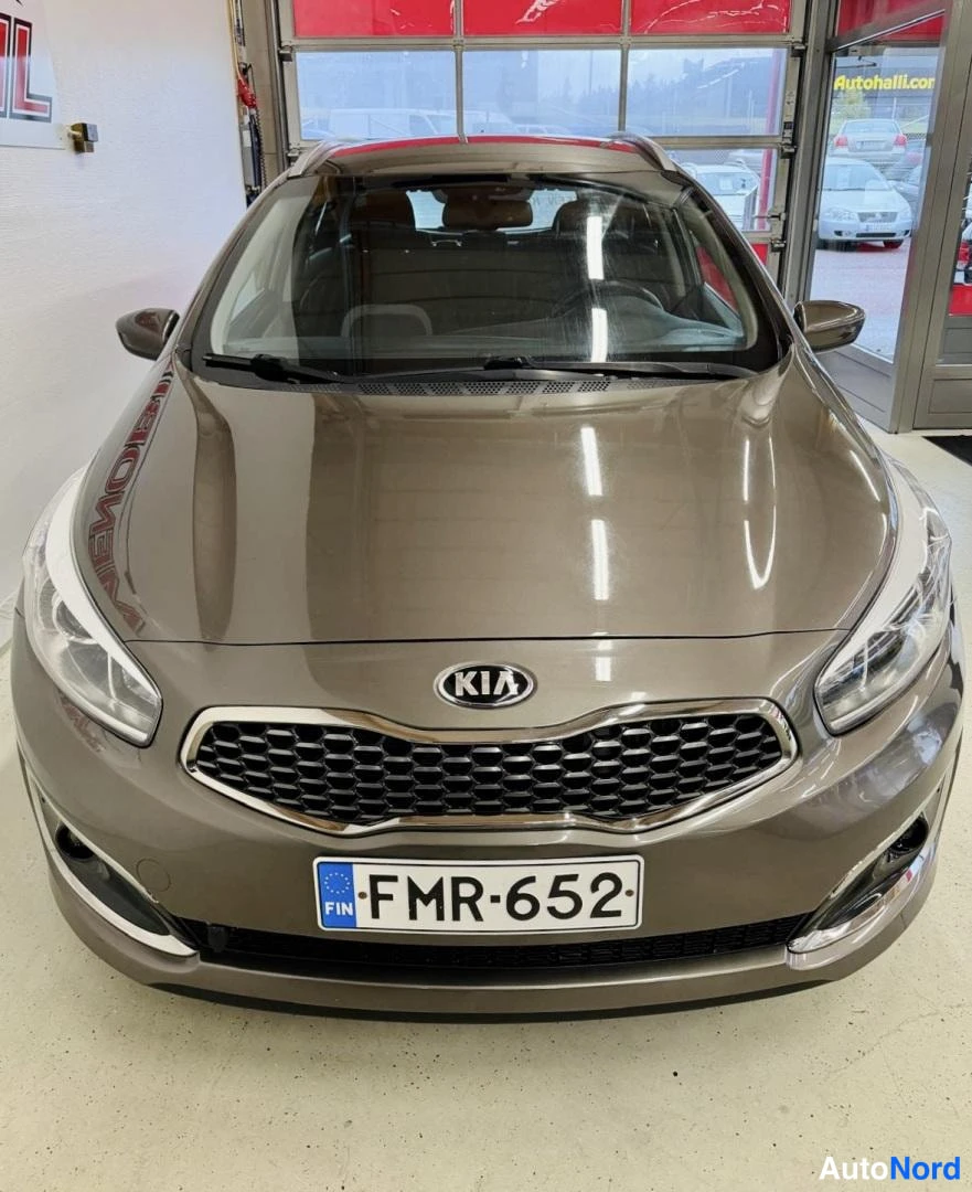 Harmaa Kia Ceed SW 2017, edestä, kuva 3
