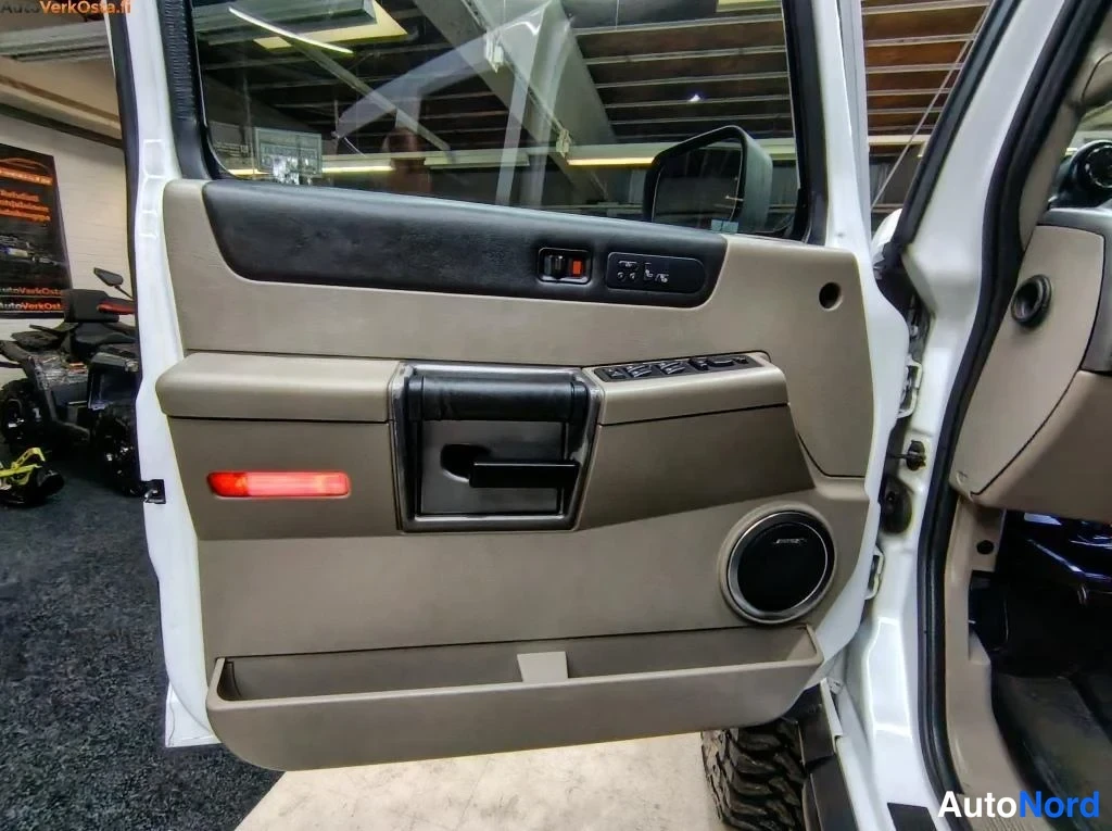 Valkoinen Hummer H2 2002, yksityiskohta, kuva 21