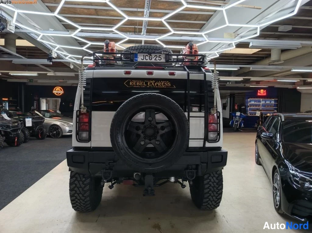 Valkoinen Hummer H2 2002, takaa, kuva 11
