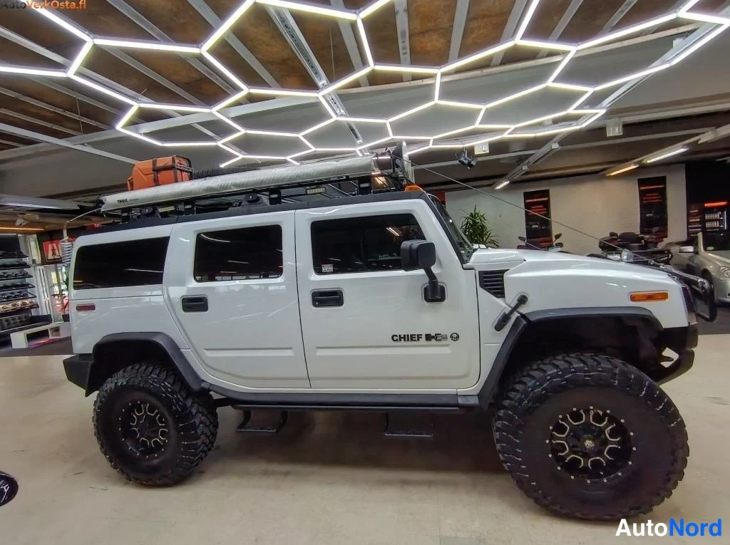 Valkoinen Hummer H2 2002, sivulta, kuva 8