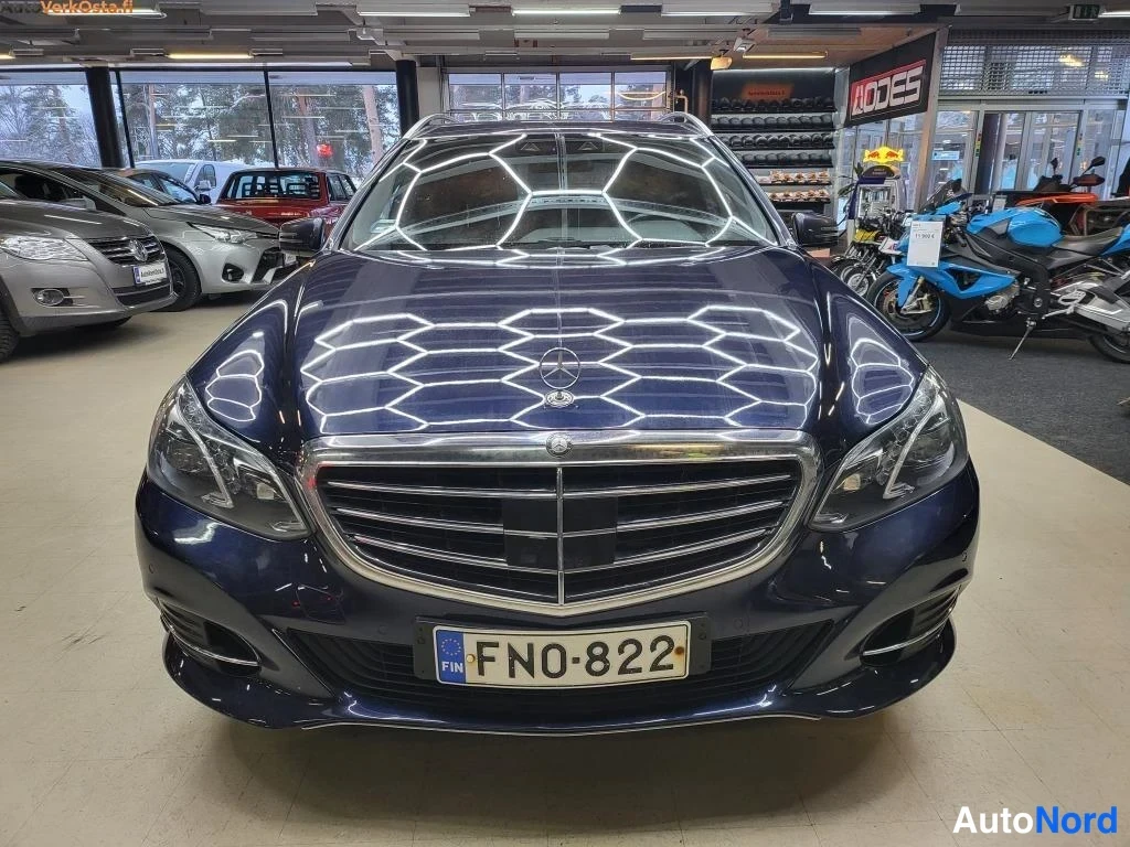 Sininen Mercedes-Benz E 250 CDI 4MATIC 2014, edestä, kuva 3