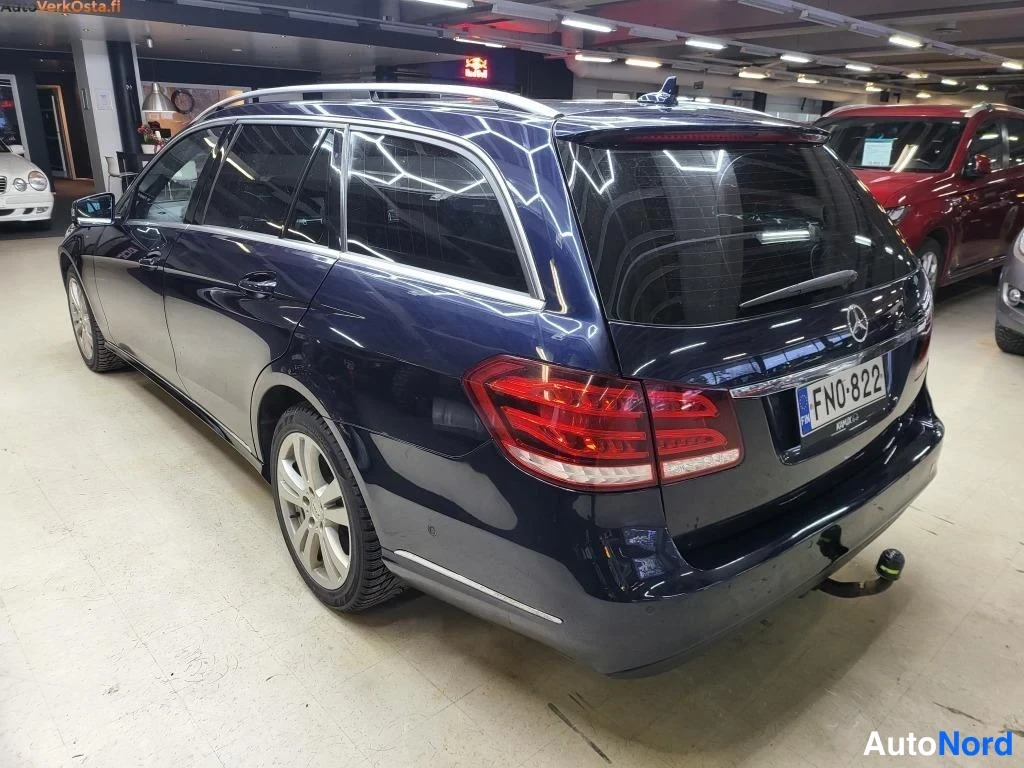 Sininen Mercedes-Benz E 250 CDI 4MATIC 2014, takaviisto, kuva 5