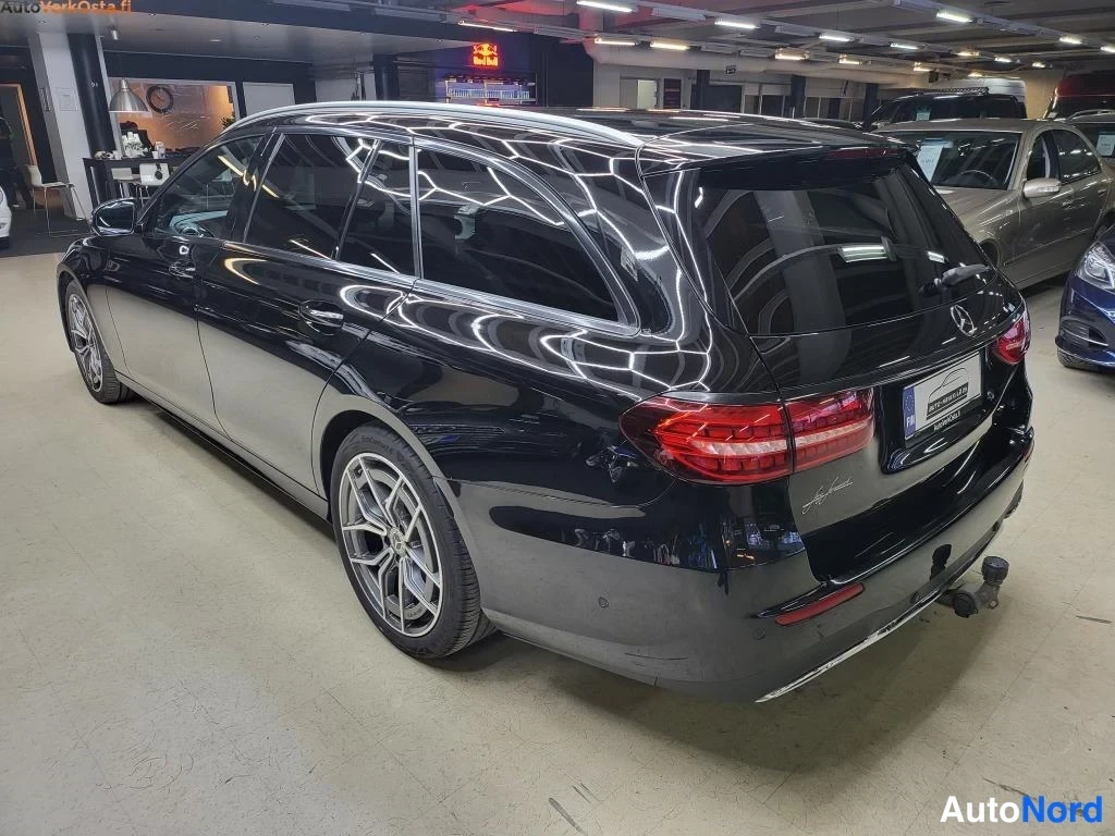 Musta Mercedes-Benz E 400 d 4MATIC 2021, takaviisto, kuva 6