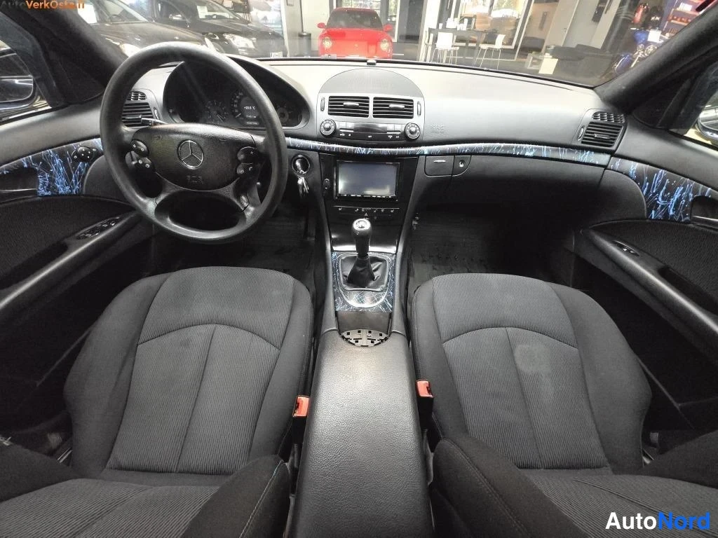 Sininen Mercedes-Benz E 200 CDI 2007, kuva 11
