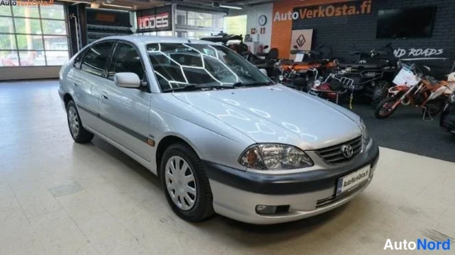 Hopea Toyota Avensis 2002, etuviisto, keula oikealle, kuva 2