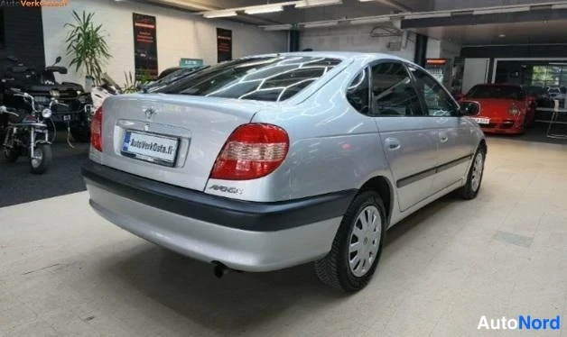 Hopea Toyota Avensis 2002, takaviisto, kuva 3
