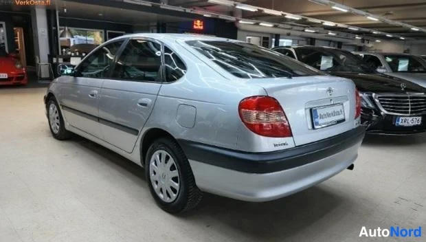 Hopea Toyota Avensis 2002, takaviisto, kuva 4