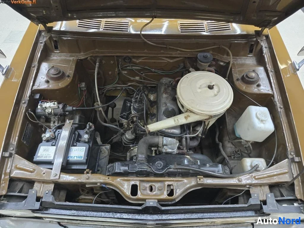 Ruskea Toyota Timangi 1976, moottoritila, kuva 12