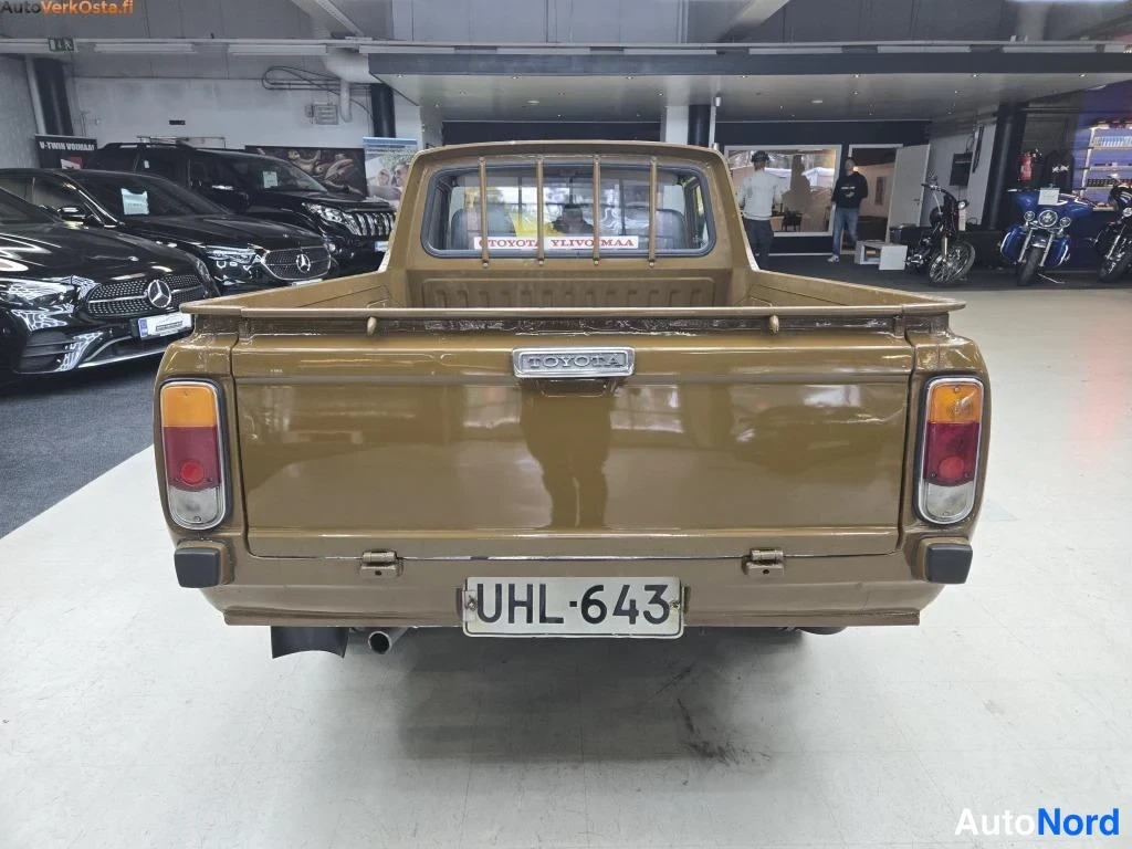 Ruskea Toyota Timangi 1976, takaa, kuva 6