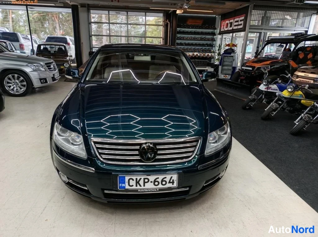 Vihreä Volkswagen Phaeton 2009, edestä, kuva 4