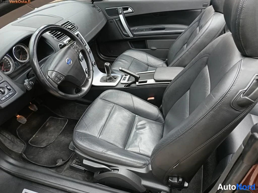Punainen Volvo C70 2010, ohjaamo, kuva 11