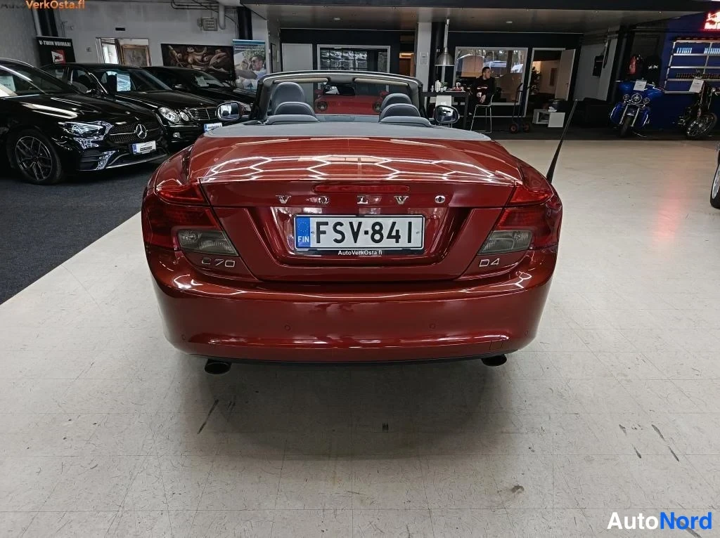 Punainen Volvo C70 2010, takaa, kuva 10