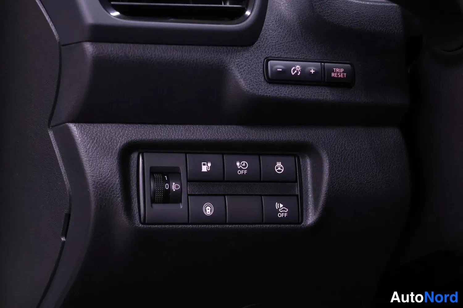 White Nissan Leaf 2022, detail, photo 21