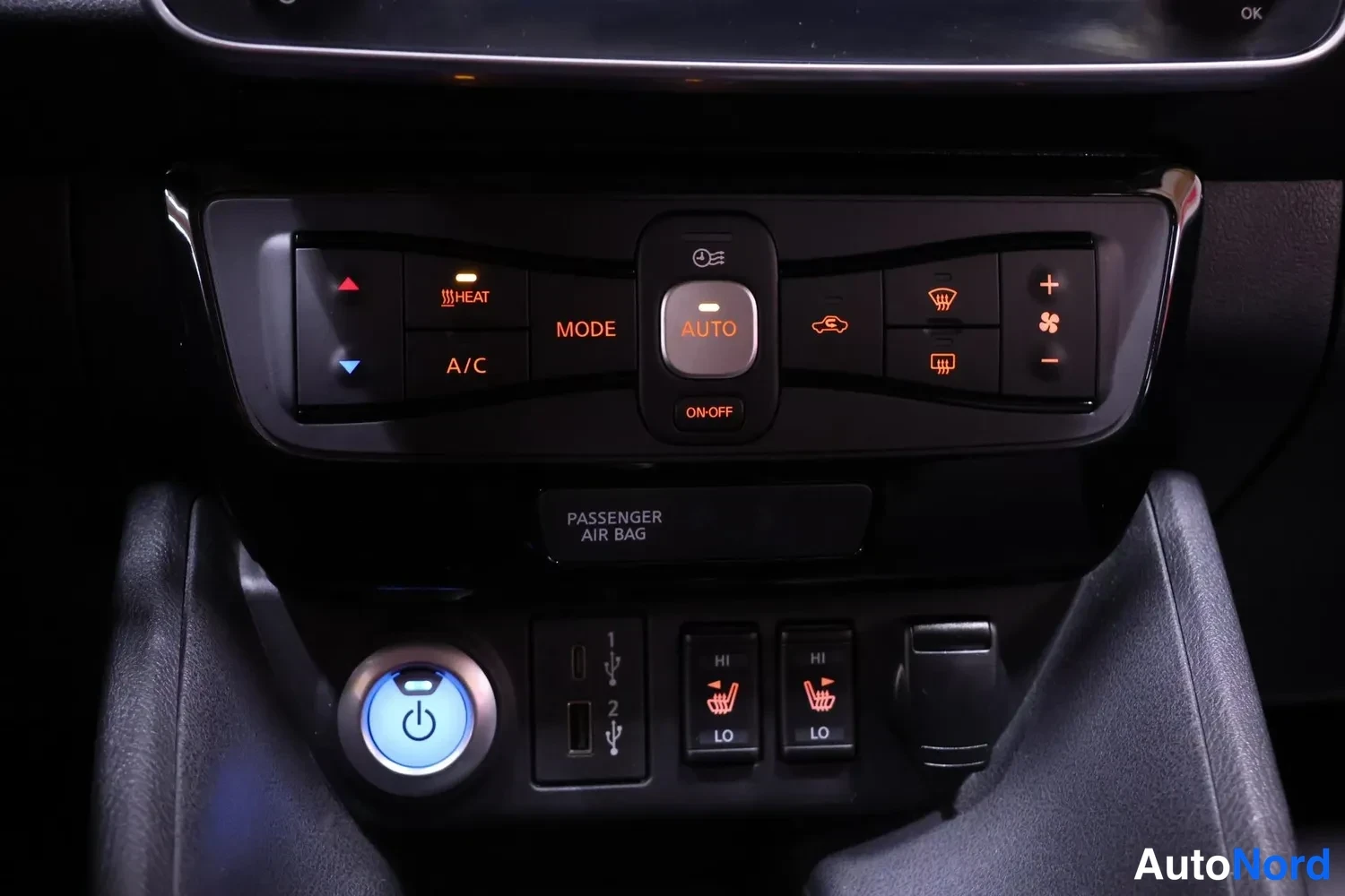 White Nissan Leaf 2022, detail, photo 22