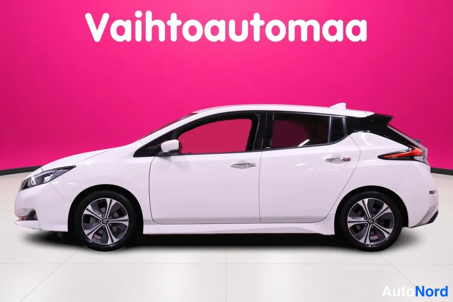 White Nissan Leaf 2022, side, photo 4