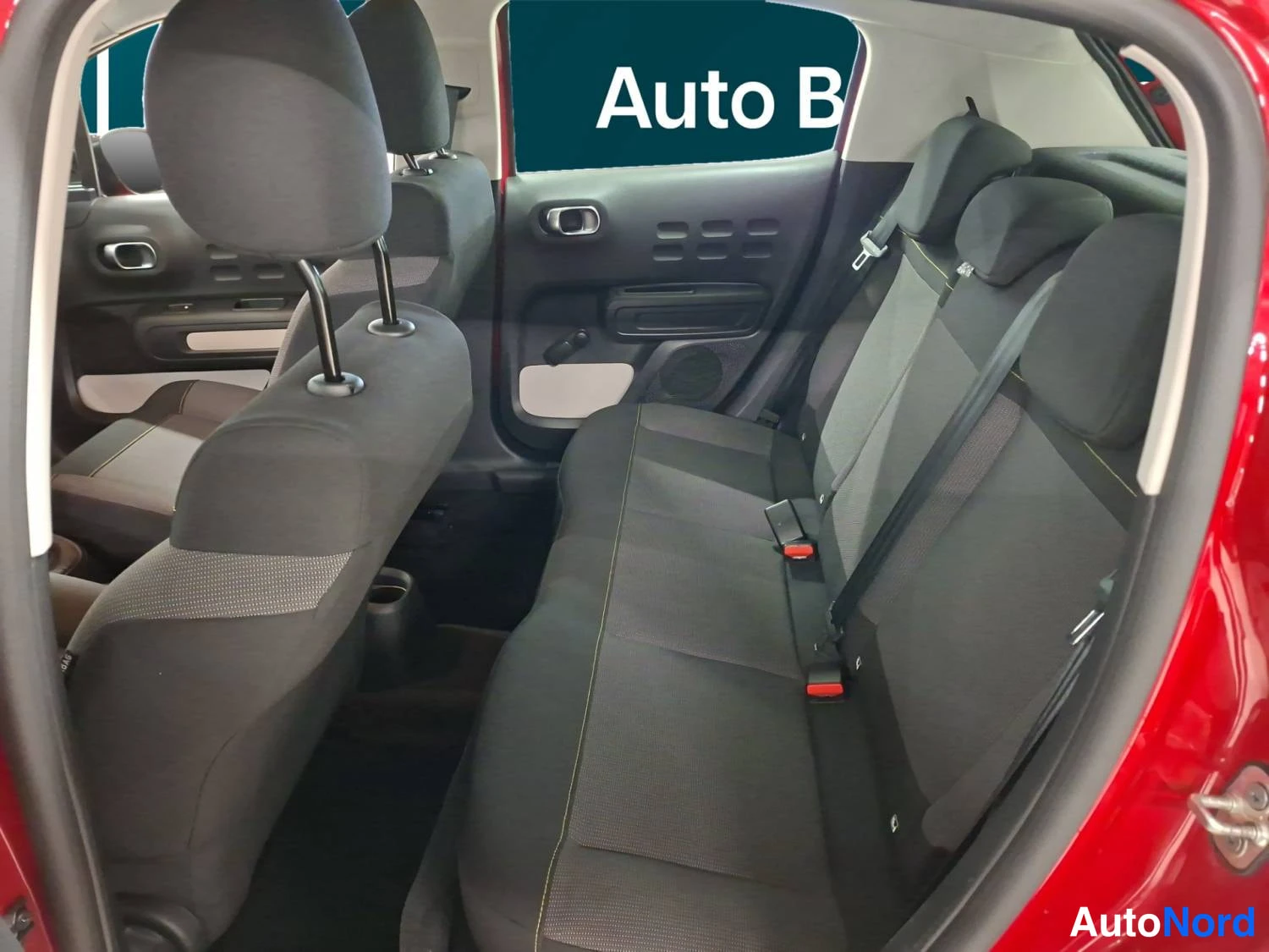 Punainen Citroen C3 2021, takaistuimet, kuva 15