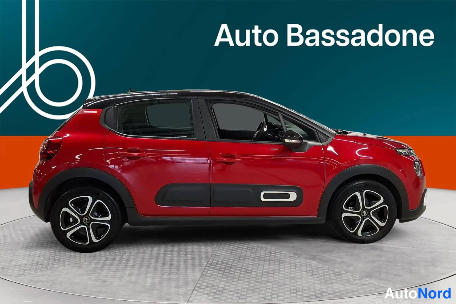 Punainen Citroen C3 2021, sivulta, kuva 4