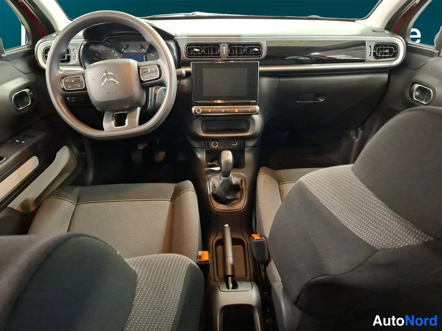 Punainen Citroen C3 2021, ohjaamo, kuva 11