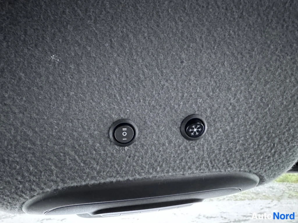 Silver Mercedes-Benz Sprinter 2018, detalj, bild 18