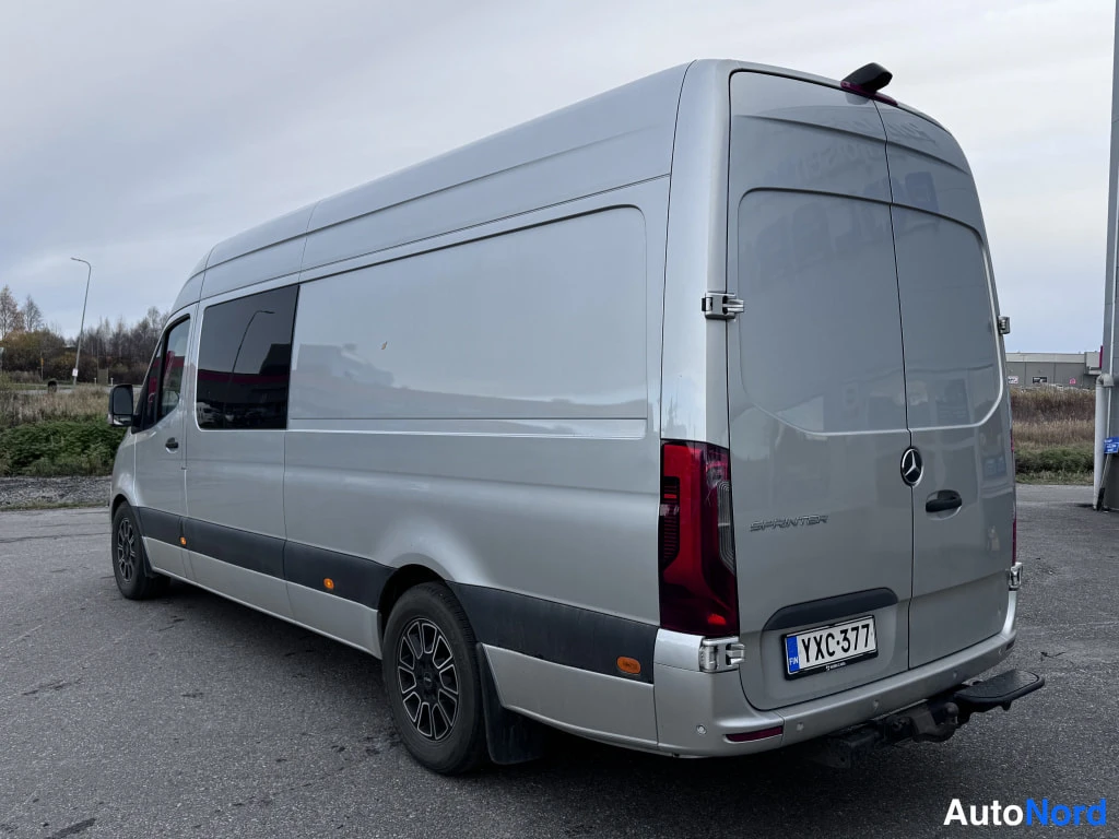 Silver Mercedes-Benz Sprinter 2018, snett bakifrån, bild 3