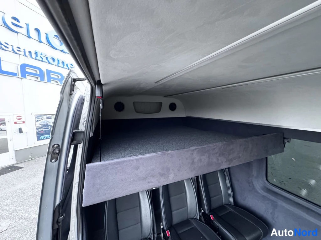 Silver Mercedes-Benz Sprinter 2018, bagageutrymme, bild 11