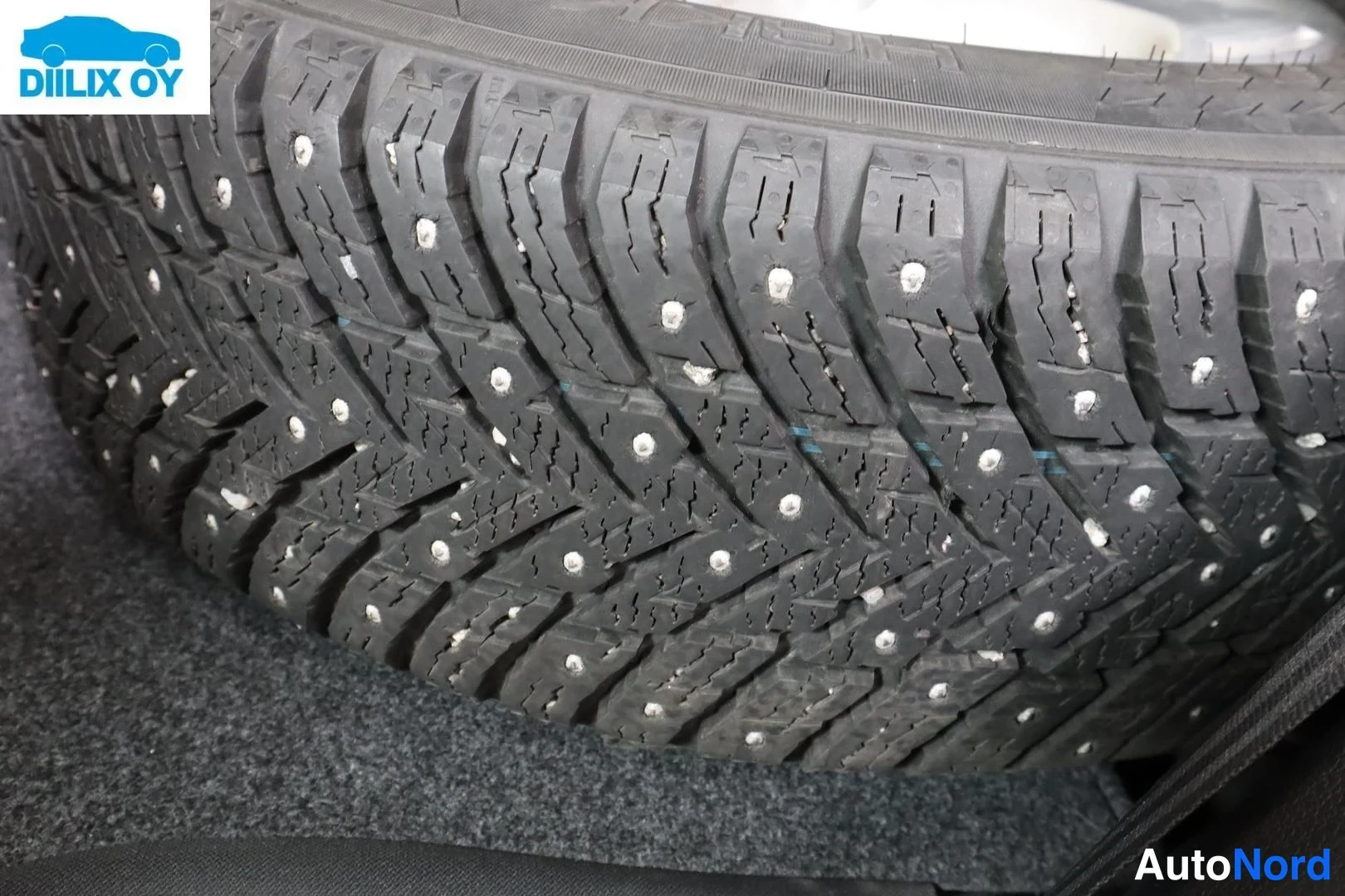 Musta Volkswagen Golf Plus 2010, yksityiskohta, kuva 3