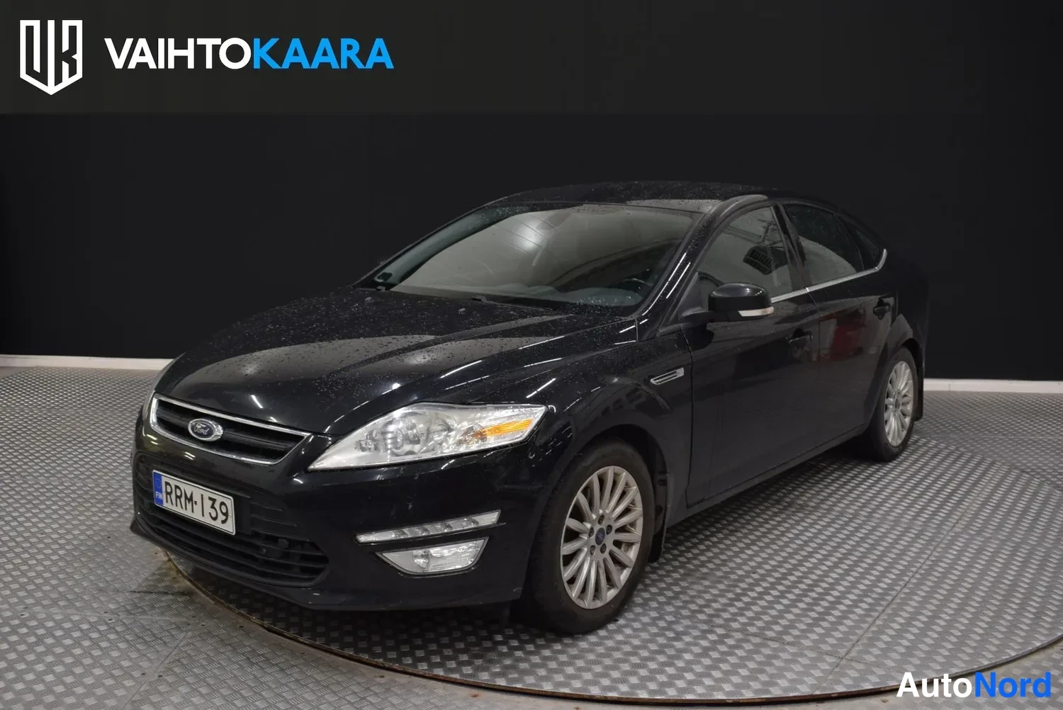 Musta Ford Mondeo 2013, etuviisto, keula vasemmalle, kuva 2